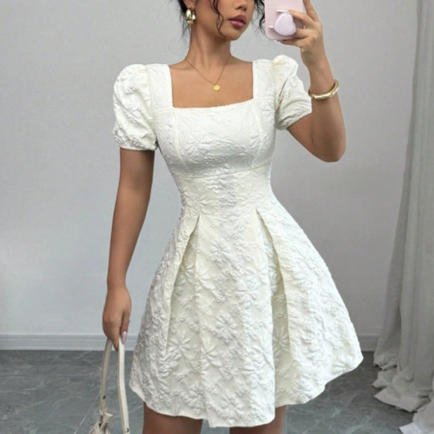 Damen Minikleid mit strukturiertem Blumendesign und Puffärmeln Echo Archiv