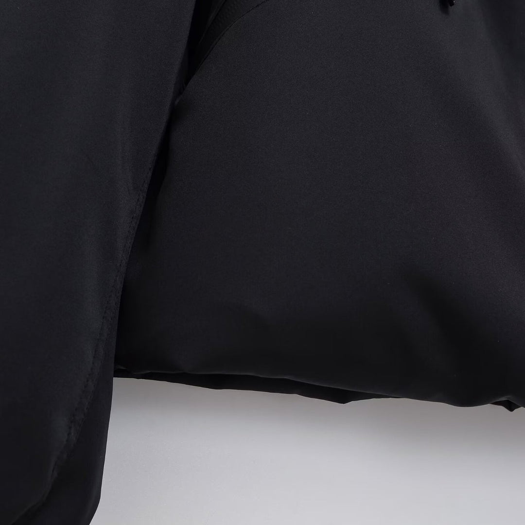 Damen Kurze boxy Funktionsjacke mit Kapuze, wattierter Isolierung und diagonalen Reißverschlusstaschen Echoarchiv