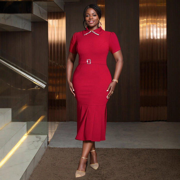 Damen Elegantes Kleid mit schwingendem Saum und glamourösen Akzenten Echo Archiv
