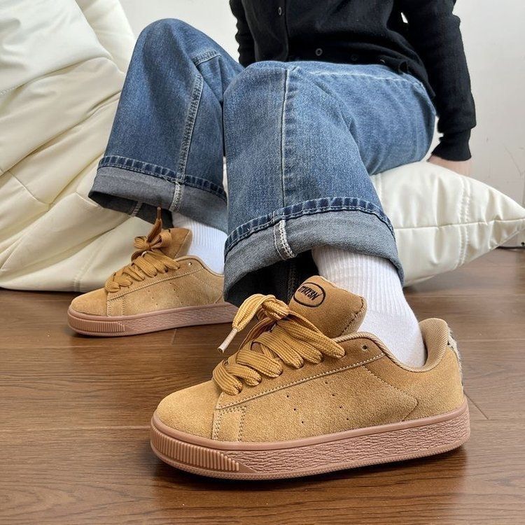 Damen Sneakers aus weichem Wildleder mit klassischer Laufsohle Echo Archiv