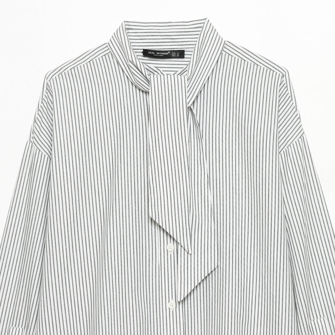 Damen nan gestreifte Bluse mit Schluppe, verdeckter Knopfleiste und Oversize-Schnitt Echo Archiv