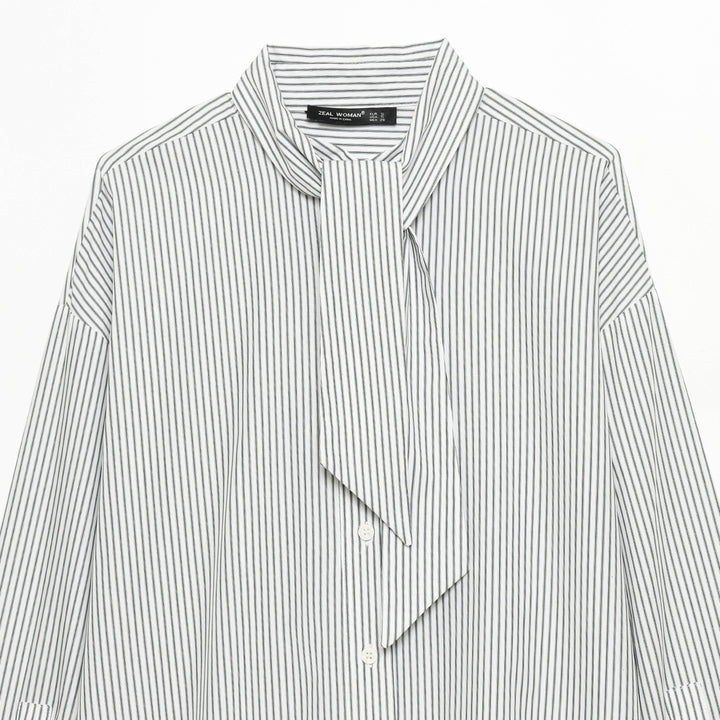 Damen nan gestreifte Bluse mit Schluppe, verdeckter Knopfleiste und Oversize-Schnitt Echo Archiv