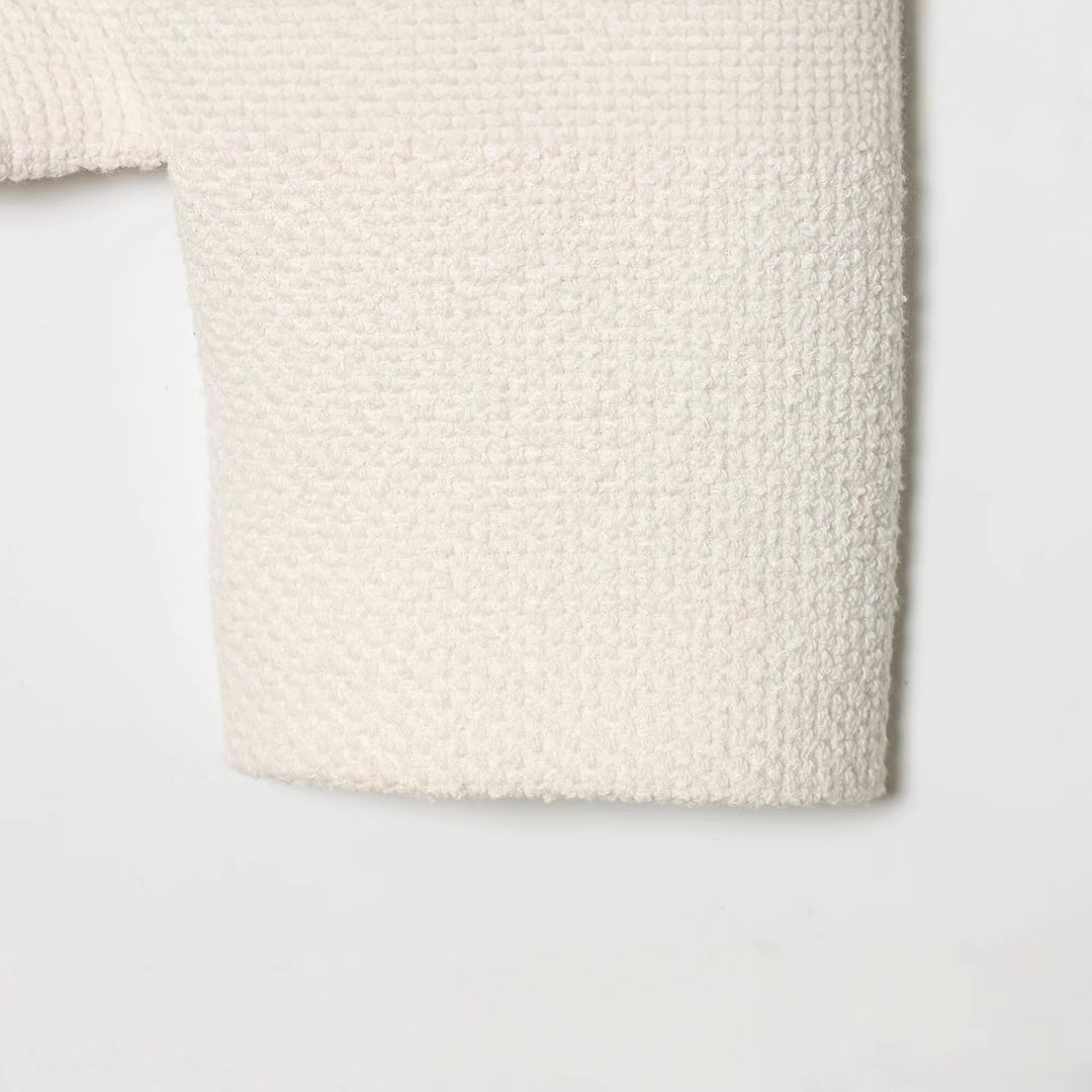 Damen Bouclé-Cropped-Jacke mit Stehkragen, bezogenen Knöpfen und aufgesetzten Pattentaschen Echoarchiv