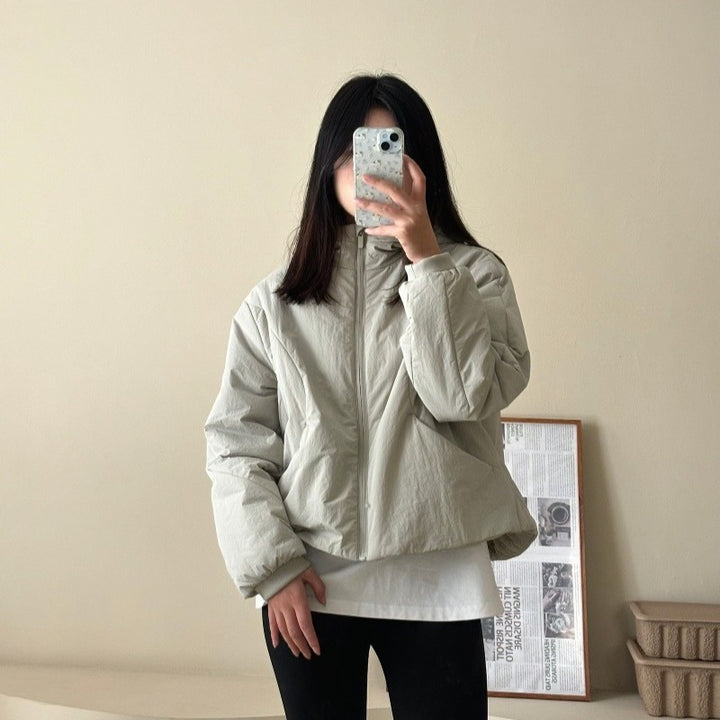 Damen Kurz geschnittene leichte Thermo-Kapuzenjacke mit Oversize-Silhouette Echoarchiv