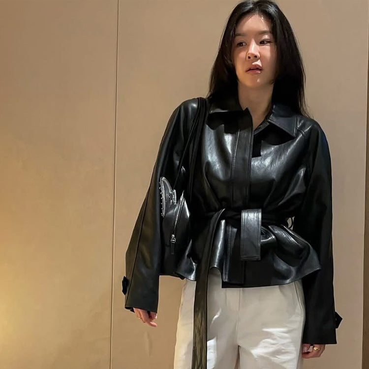 Damen Taillierbare Kunstlederjacke mit Wickelgürtel und kastiger Silhouette Echoarchiv