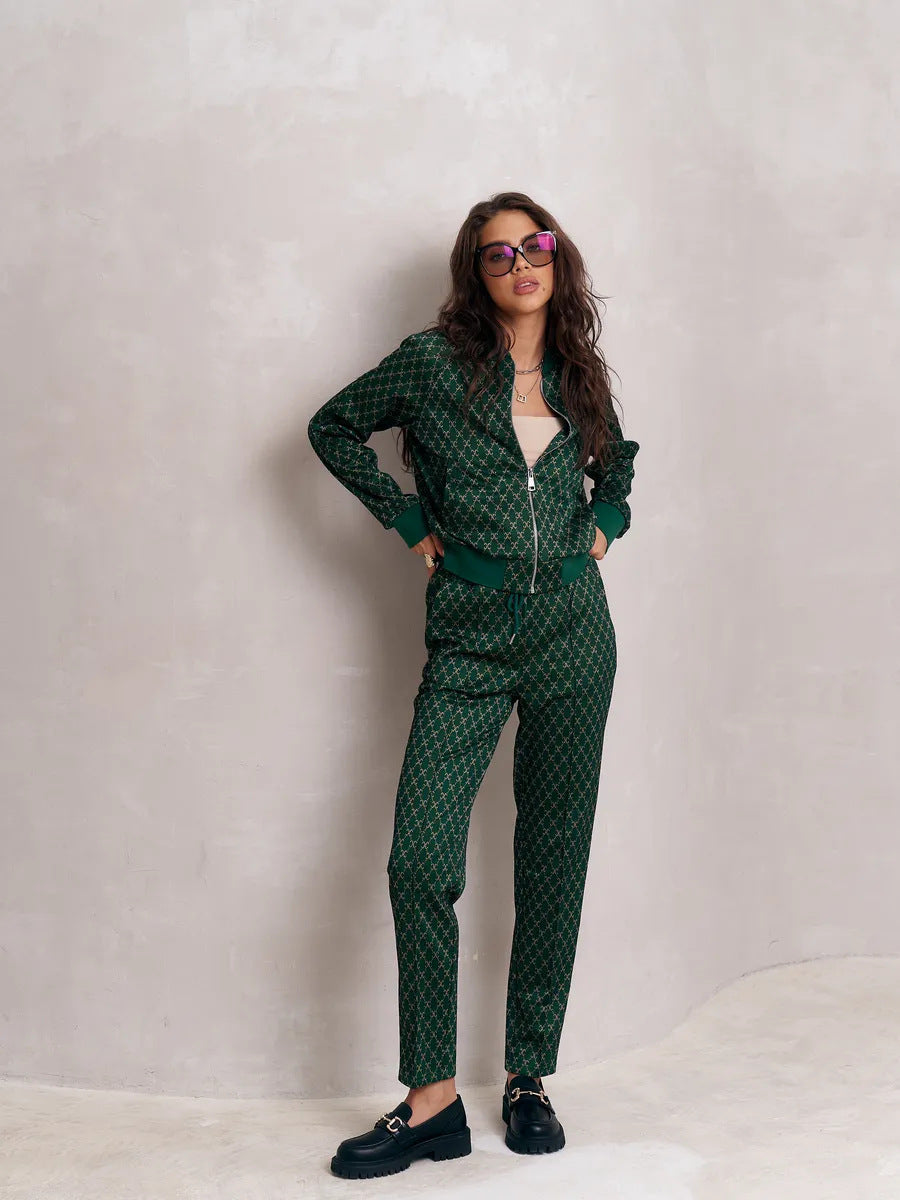 Damen jacquard Lounge-Set mit kurzer Bomberjacke und hochgeschnittener Kordelzug-Hose – Élanora