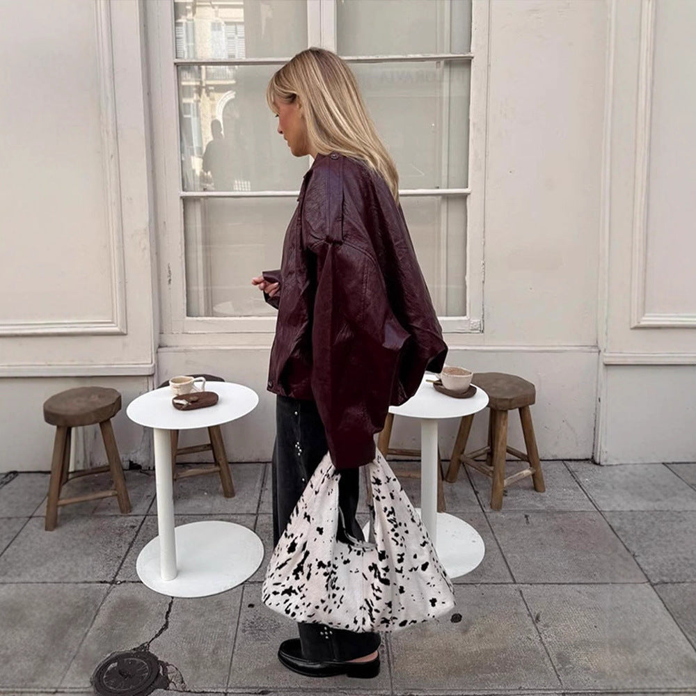 Damen Kurzblouson in glänzender Lackoptik mit Boxy‑Silhouette und überschnittenen Schultern Echoarchiv