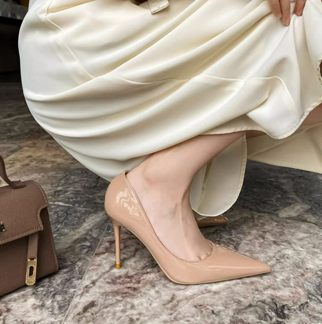 Damen Elegante Lackpumps mit spitz zulaufendem Stiletto-Absatz und gepolsterter Innensohle – Lioré