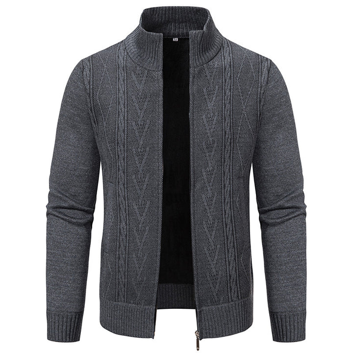 Herren Strickjacke mit modernem Zopfmuster und hochgeschlossenem Kragen Echoarchiv