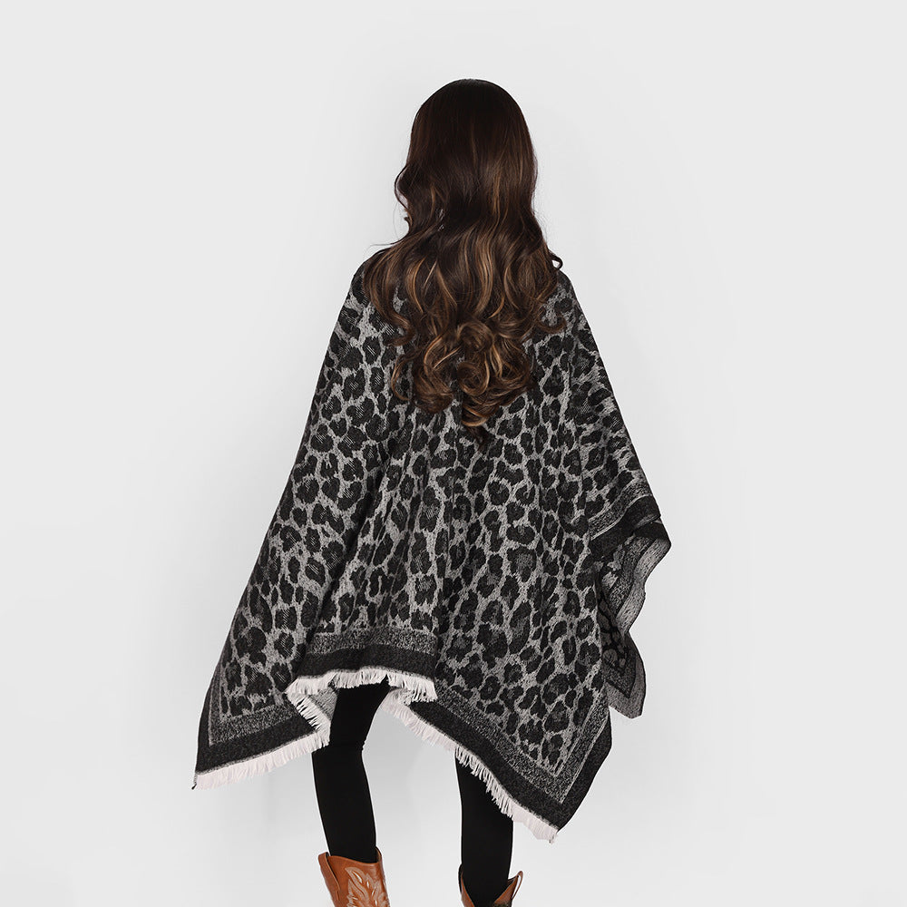Damen Jacquard-Capeponcho mit Leo-Struktur und Fransensaum Echo Archiv