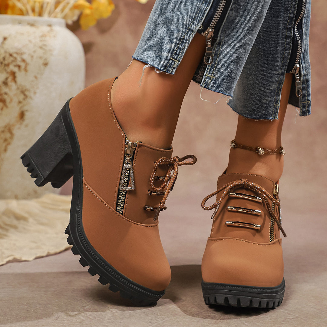 Damen nan elegante Schnür-Booties mit robustem Profilabsatz, seitlichem Reißverschluss und dekorativem Anhänger Echo Archiv