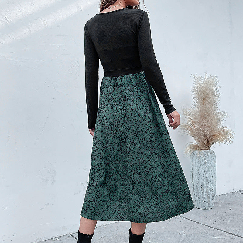 Damen Midikleid mit tailliertem Rippenstrick-Oberteil, V‑Ausschnitt und weitem Rock Echoarchiv