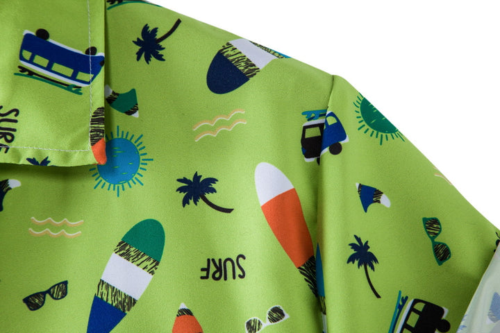 Herren Kurzarmhemd mit lebhaftem Surf-Design und praktischen Knopfdetails Echoarchiv