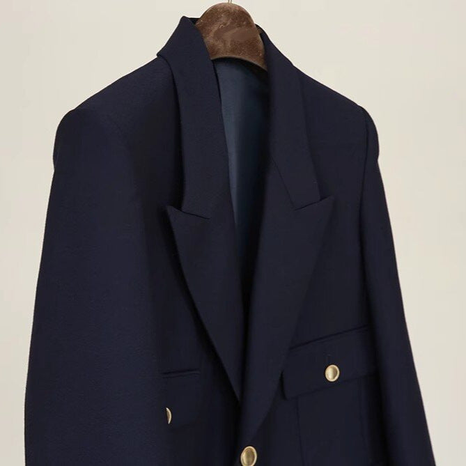 Damen weit geschnittener Blazer mit taillierter Silhouette, goldenen Schmuckknöpfen und Pattentaschen Echo Archiv