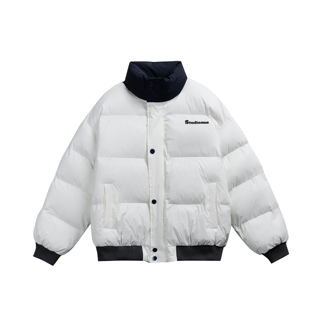 Unisex Kurz geschnittener ultraleichter Daunenoptik‑Puffer mit hohem Stehkragen und Rippbund Echoarchiv
