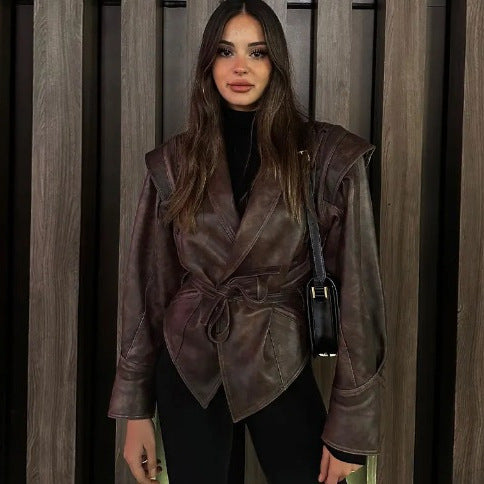 Damen Kurzjacke aus Wildlederoptik mit Wickelgürtel, Schalkragen und Schnürdetail Echo Archiv
