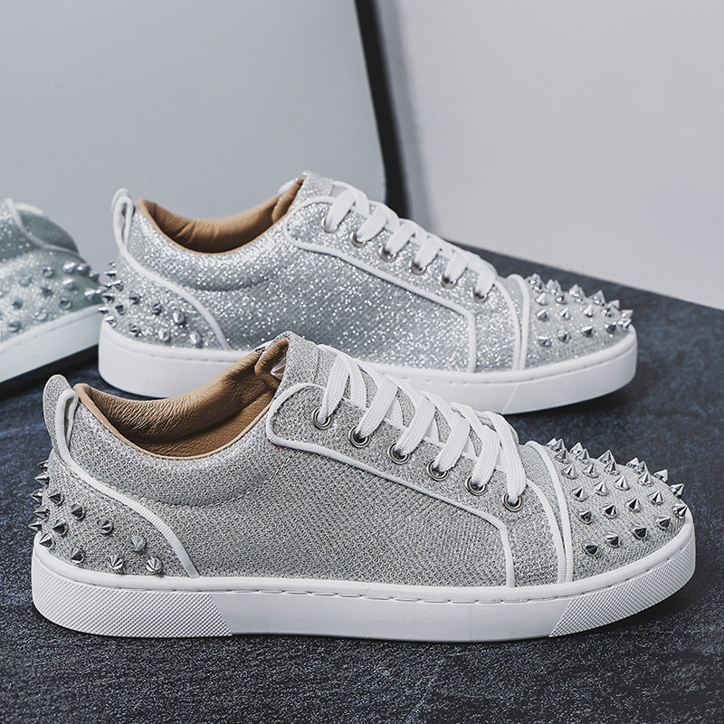 Damen glitzernder Low-Top Sneaker mit spitzem Nietenbesatz und gepolstertem Lederfutter Echo Archiv