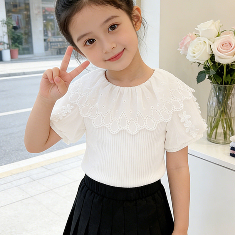 Mädchen modische Bluse mit voluminösem Tüllkragen und eleganten Details Echo Archiv