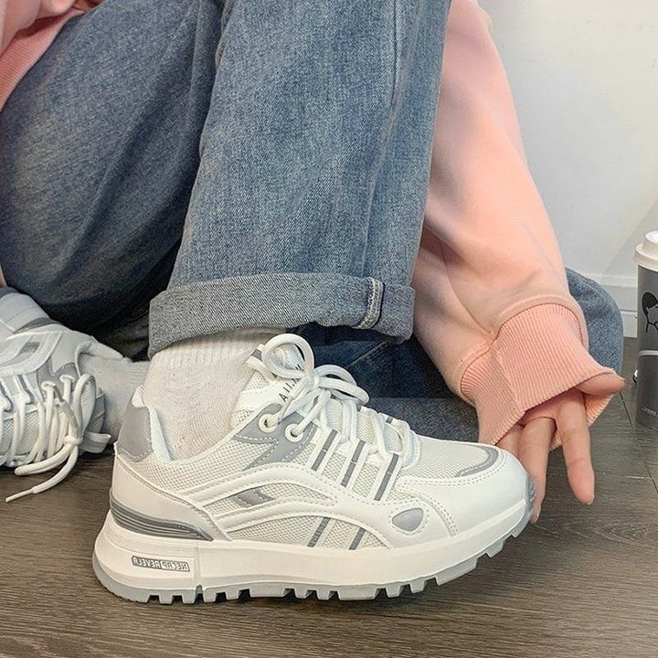 Damen Retro‑Laufstil Plateau‑Sneaker mit robuster Traktionssohle und atmungsaktivem Mesh – Névara