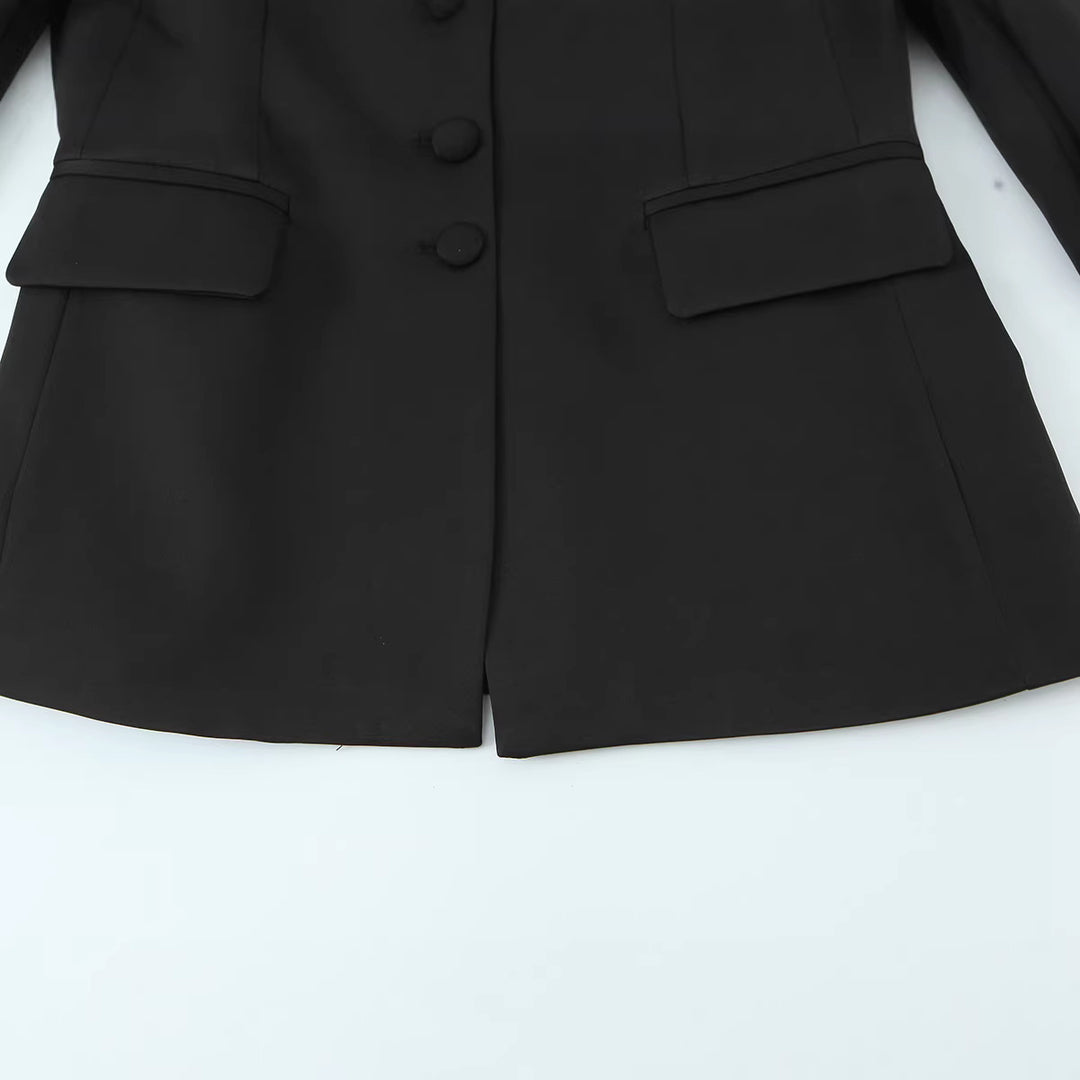 Damen Eleganter taillierter Blazer mit bezogenen Knöpfen und Pattentaschen Echoarchiv
