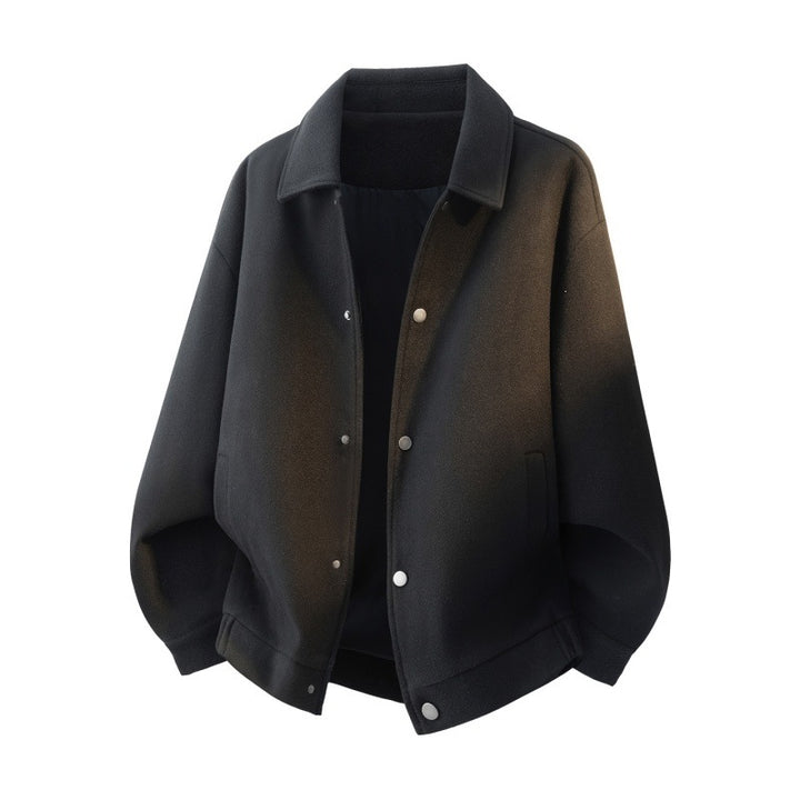 Herren Boxy Kurzjacke im College‑Stil mit Druckknopfleiste und geripptem Saum Echoarchiv