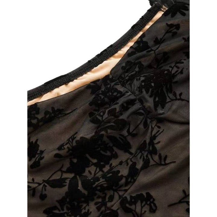 Damen Mini-Kleid mit floralen Spitzenärmeln und verführerischem Ausschnitt Echo Archiv