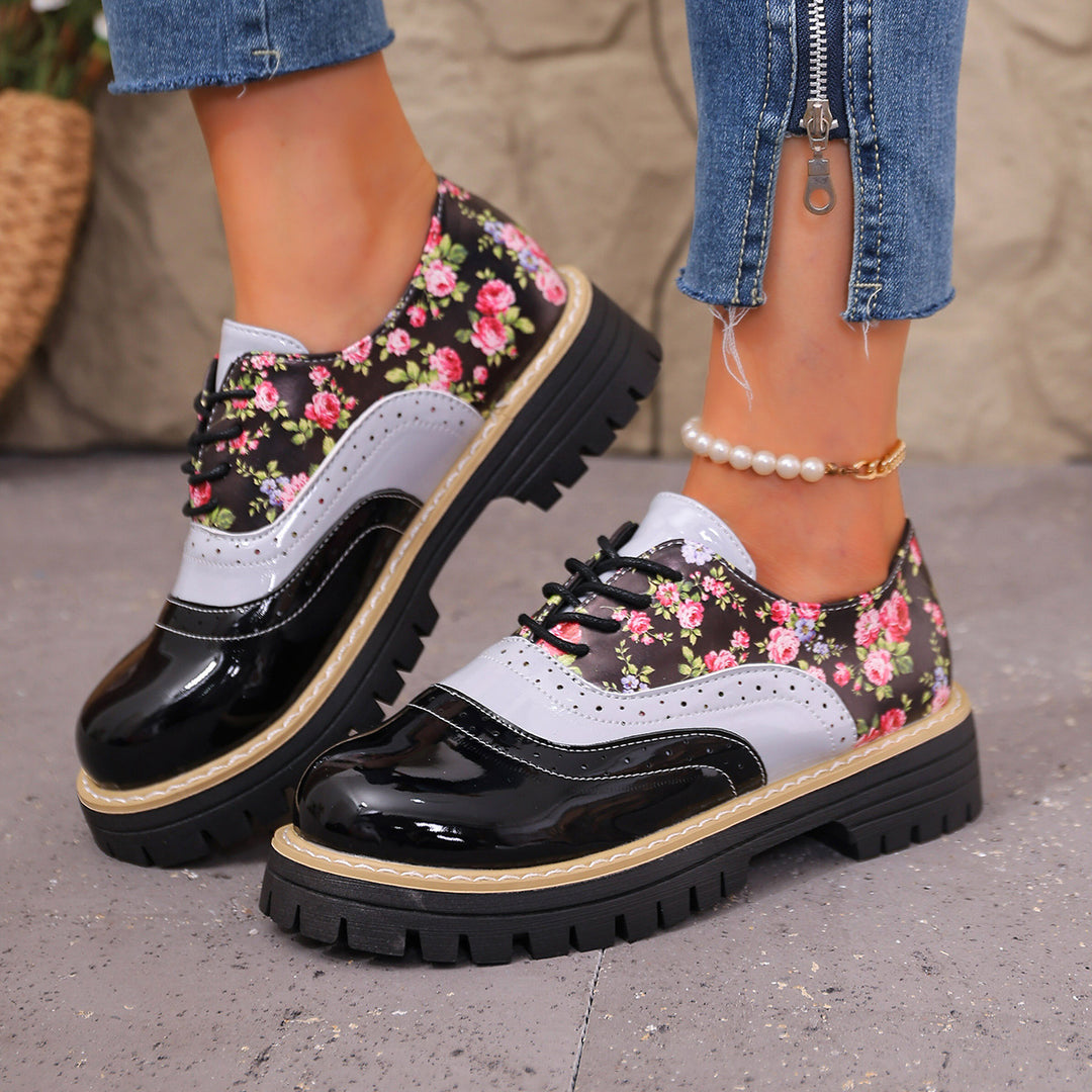 Damen Budapester-Schnürschuh mit floralem Print Lacklederbesatz und grober Profilsohle Echo Archiv