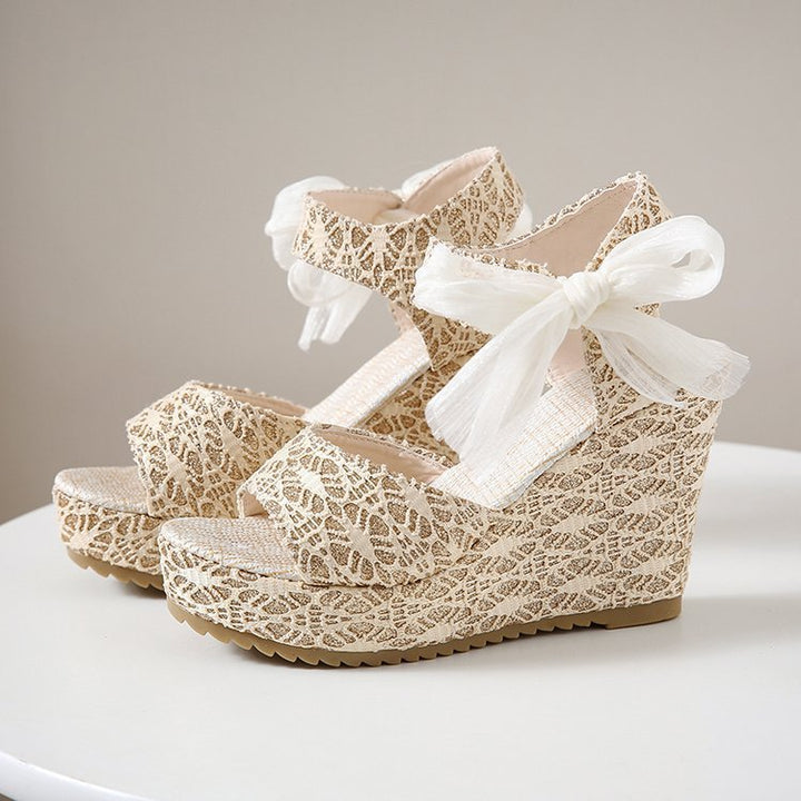 Damen nan romantische Keilabsatz-Sandalette mit Spitzenoptik und Organza-Schleife Echo Archiv