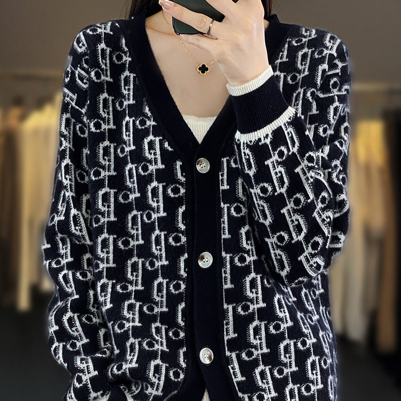 Damen Gemusterter Jacquard-Strickcardigan mit V-Ausschnitt und Perlmuttknöpfen Echoarchiv