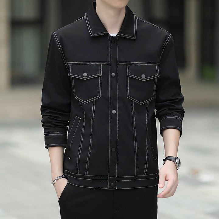 Herren leichte Canvas-Truckerjacke mit sichtbaren Kontrastnähten und Brustpattentaschen Echoarchiv