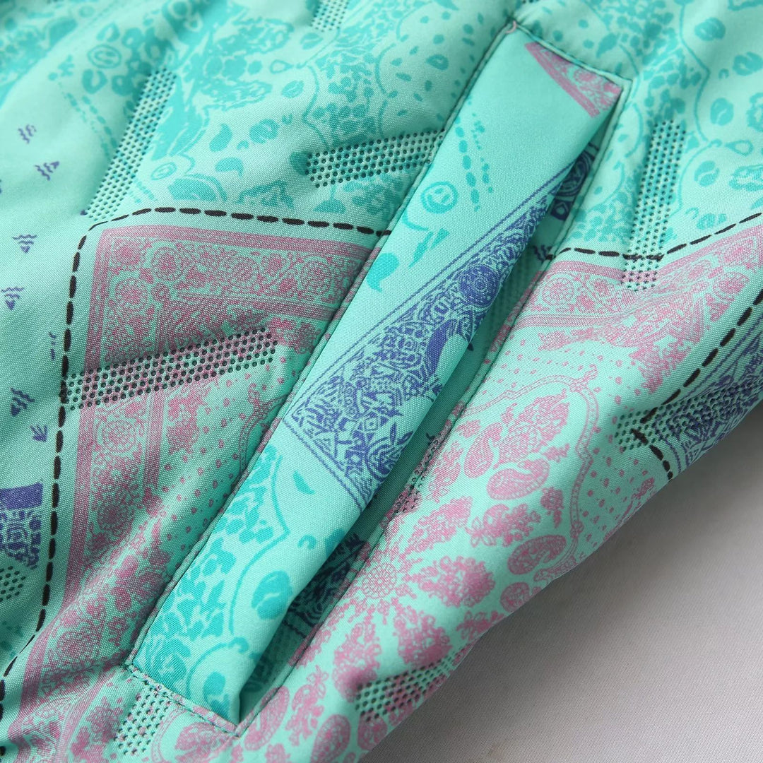 Damen nan gesteppte Bandana‑Print Bomberjacke mit Stehkragen, Eingrifftaschen und elastischem Saum Echo Archiv