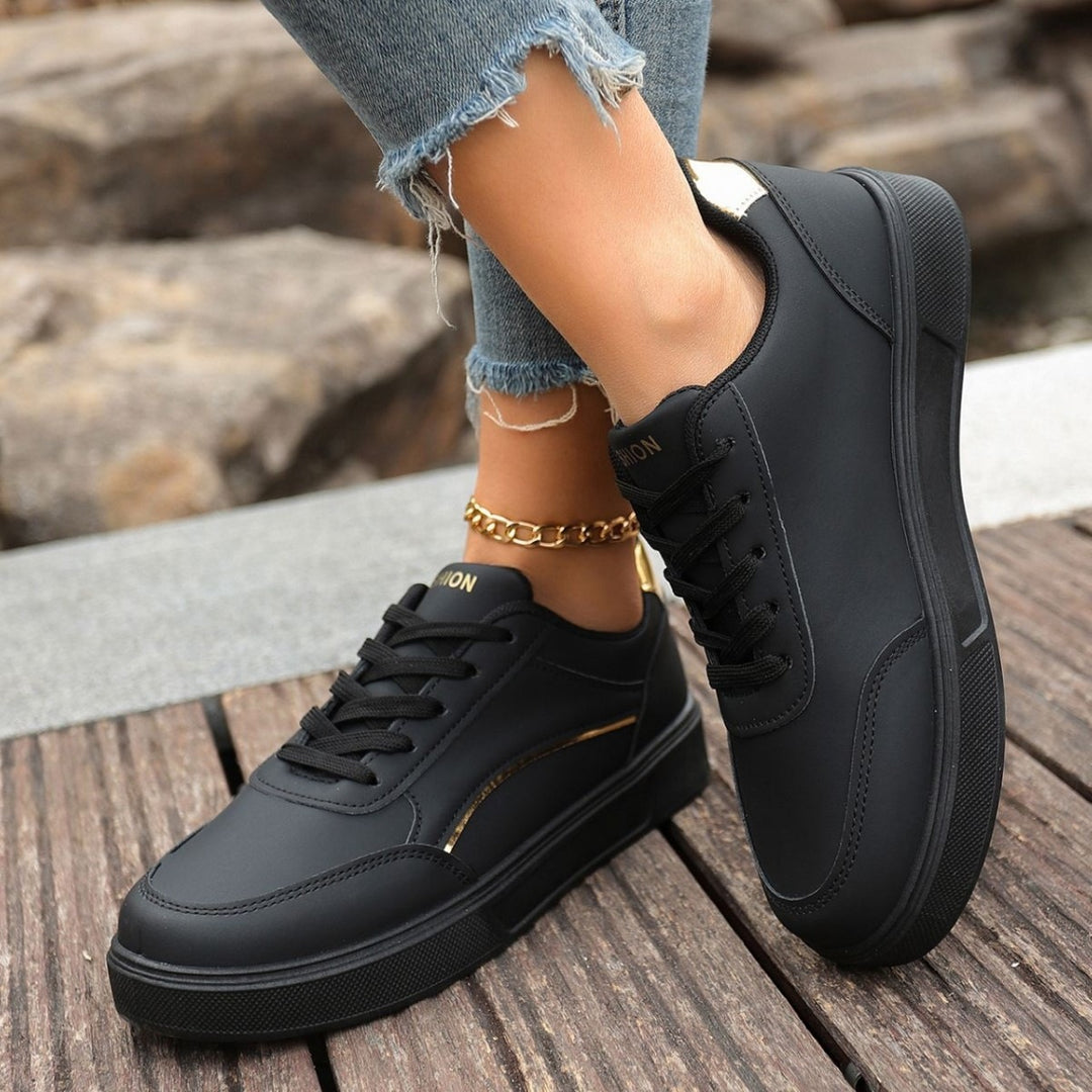 Damen Plateau-Sneaker mit goldener Zierkante und gepolstertem Komfortfußbett – Névara