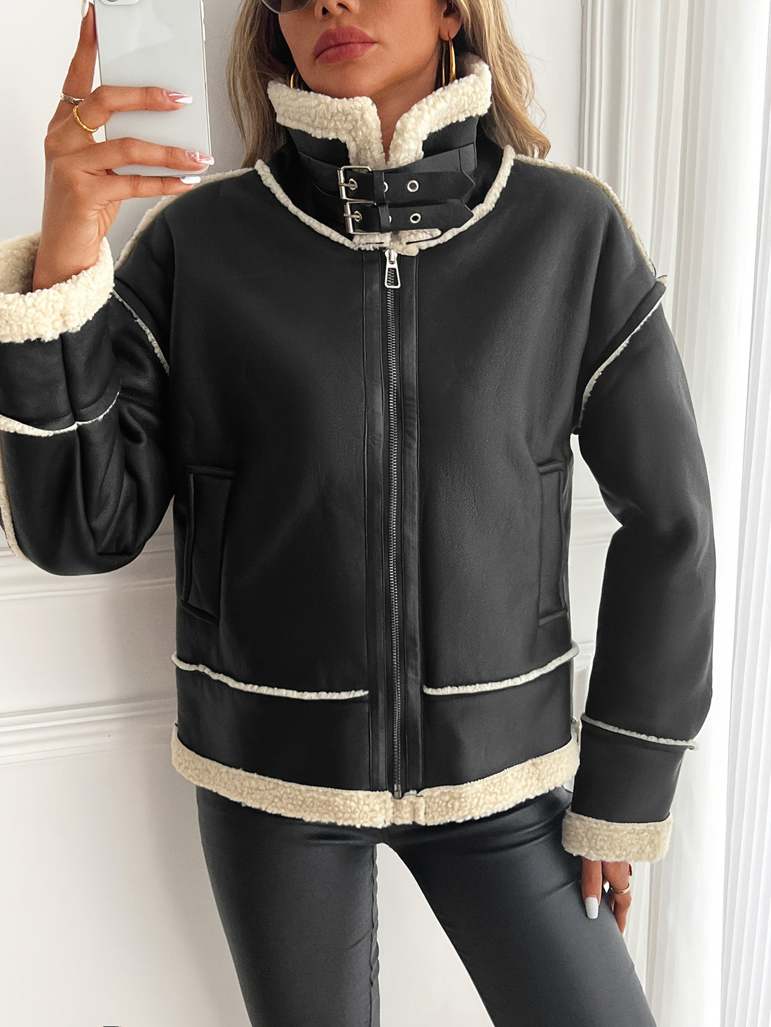 Damen Modische Kunstlederjacke mit Teddyfutter – Célinea