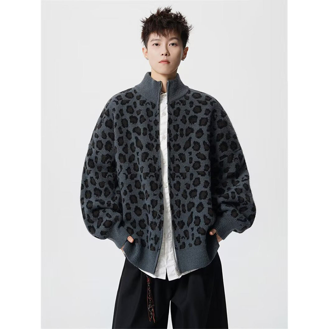 Herren Modische Strickjacke mit Leopardenmuster und hohem Kragen Echoarchiv