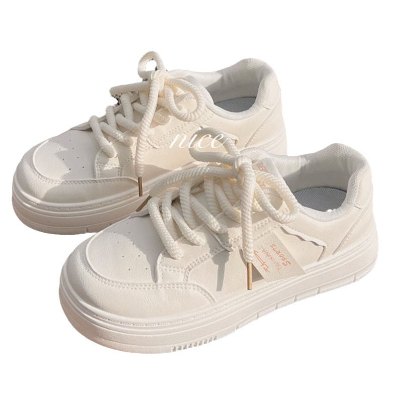 Damen Urbane Plateausneaker im Minimalstil mit gepolstertem Komfortkragen – Névara