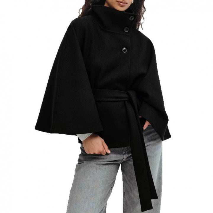 Damen Wollmantel im Cape‑Stil mit Stehkragen und Taillengürtel – Montévia