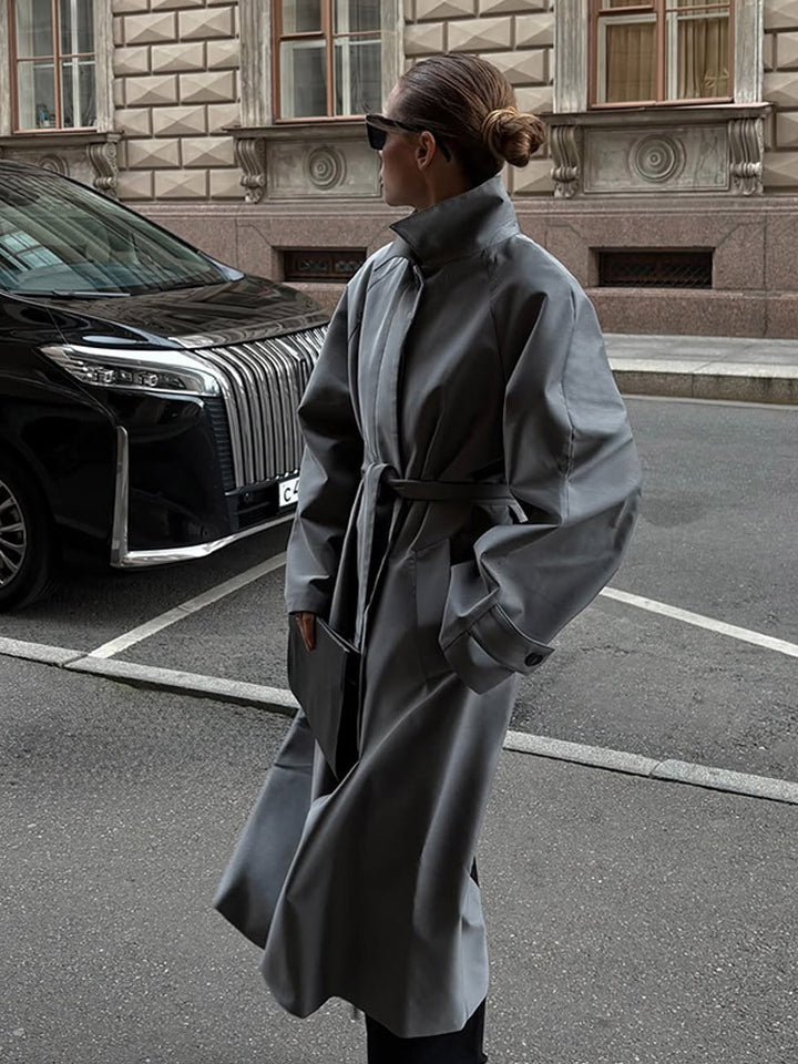Damen Oversize-Trenchcoat mit hohem Stehkragen, Bindegürtel und verdeckter Knopfleiste Echoarchiv