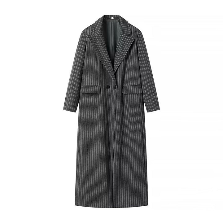 Damen langer Zweireiher-Mantel im Nadelstreifen-Look mit großem Revers und Pattentaschen – Montévia