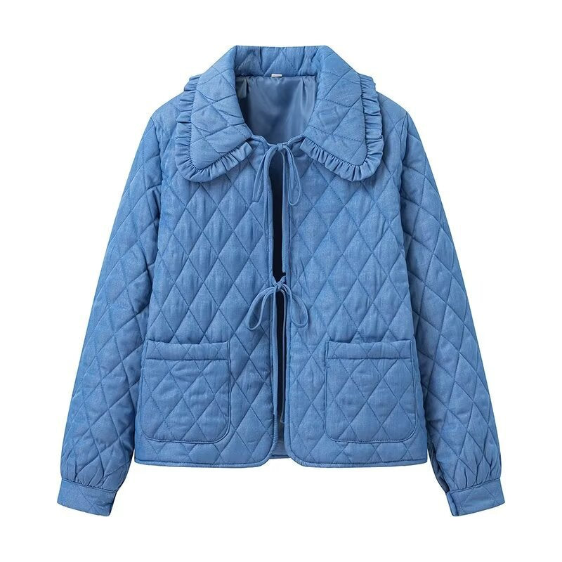 Damen gesteppte Kurzjacke mit Rüschkragen, Bindebändern und aufgesetzten Taschen – Célinea