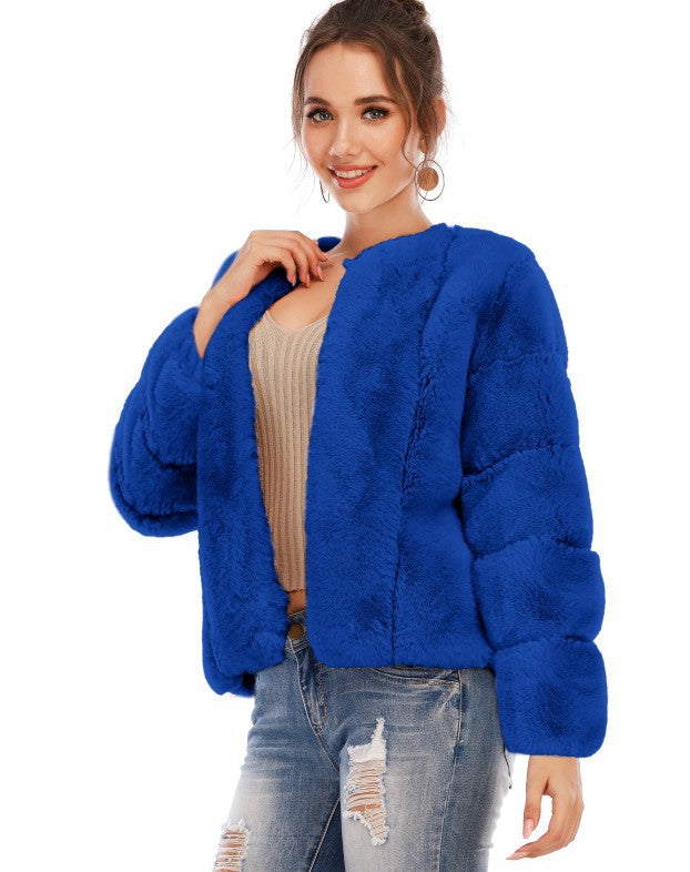 Damen Kurze Plüsch-Bomberjacke aus Kunstpelz mit kastiger Silhouette und Paneelärmeln Echo Archiv