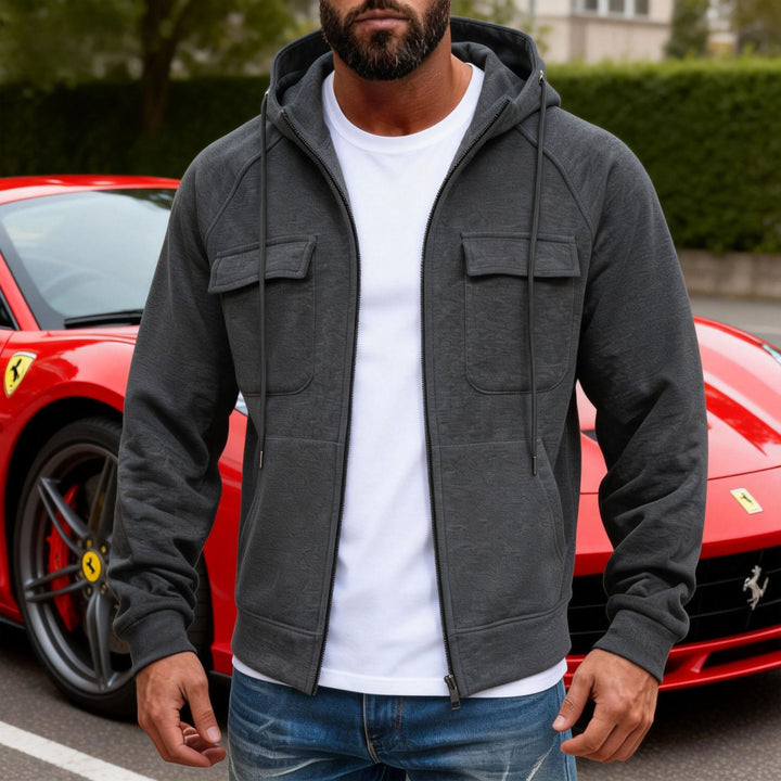 Herren Kapuzenjacke mit durchgehendem Reißverschluss, Brustklappen und moderner Slim‑Fit-Silhouette – Taviero