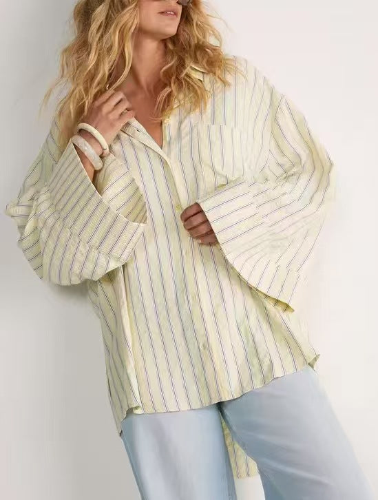 Damen Oversize-Hemdbluse mit weitem Glockenärmel und feinem Streifenmuster – Élovi