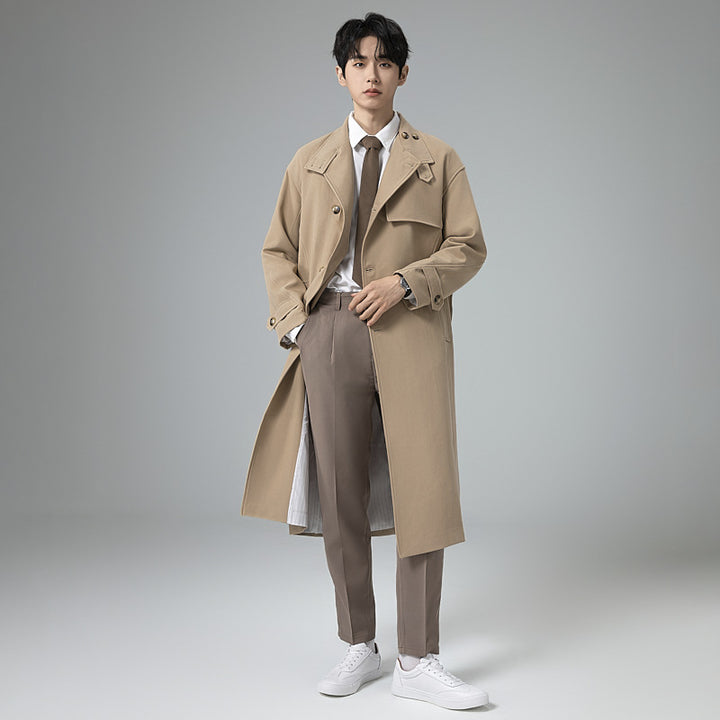 Herren Langer moderner Trenchcoat aus leichtem Twill mit verdeckter Knopfleiste und Taillenriegel Echoarchiv