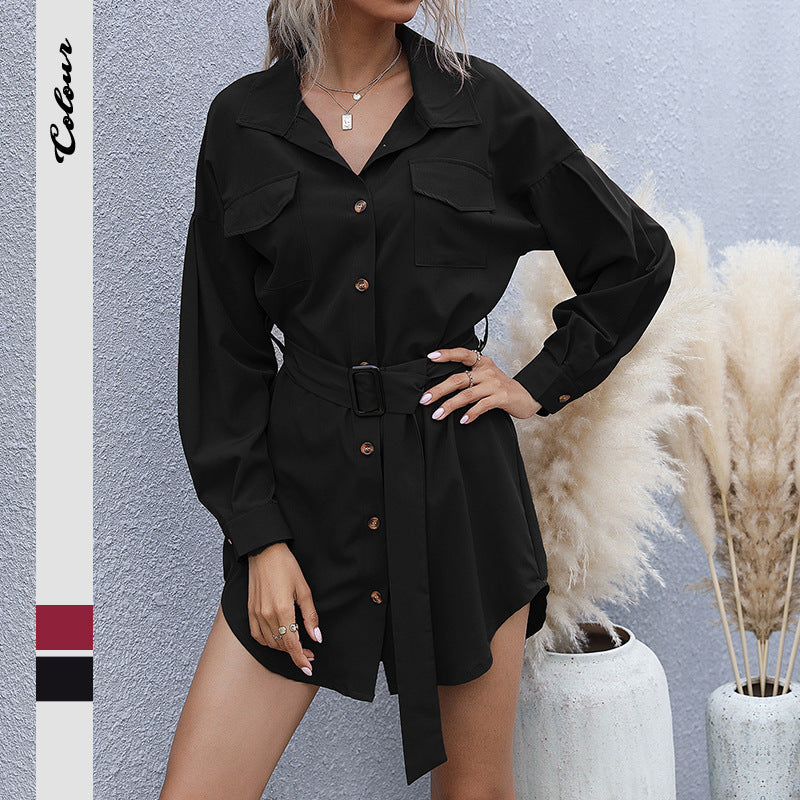 Damen Kurzblusenkleid im Safari-Stil mit Bindegürtel und aufgesetzten Brusttaschen – Élara