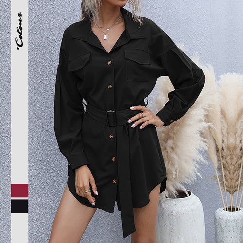 Damen Kurzblusenkleid im Safari-Stil mit Bindegürtel und aufgesetzten Brusttaschen – Élara