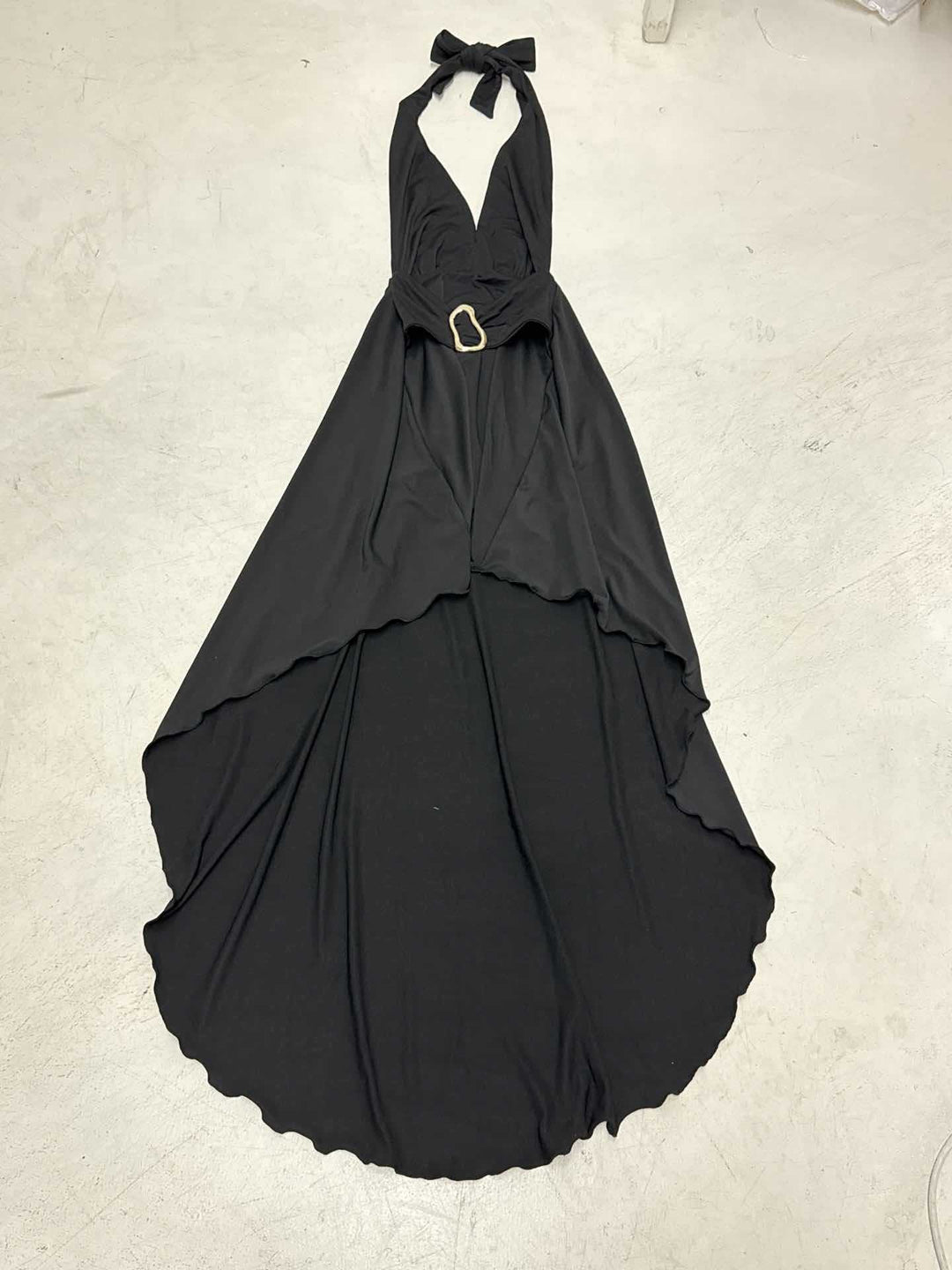 Damen Maxikleid mit tiefem V-Ausschnitt und eleganter Taillierung Echo Archiv