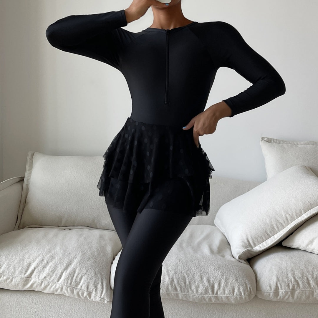 Damen Sportlicher Schwimmanzug mit schwingendem Rock Echo Archiv