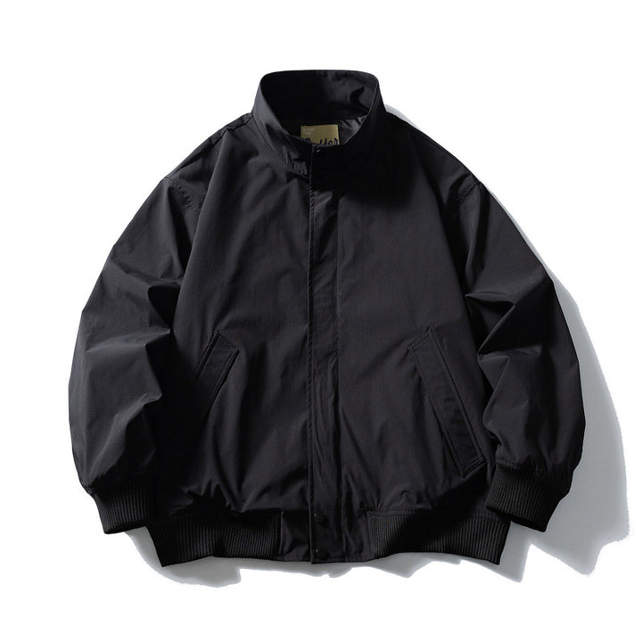 Herren Boxy-Bomberjacke mit Stehkragen, verdeckter Druckknopfleiste und elastischen Rippbündchen Echo Archiv