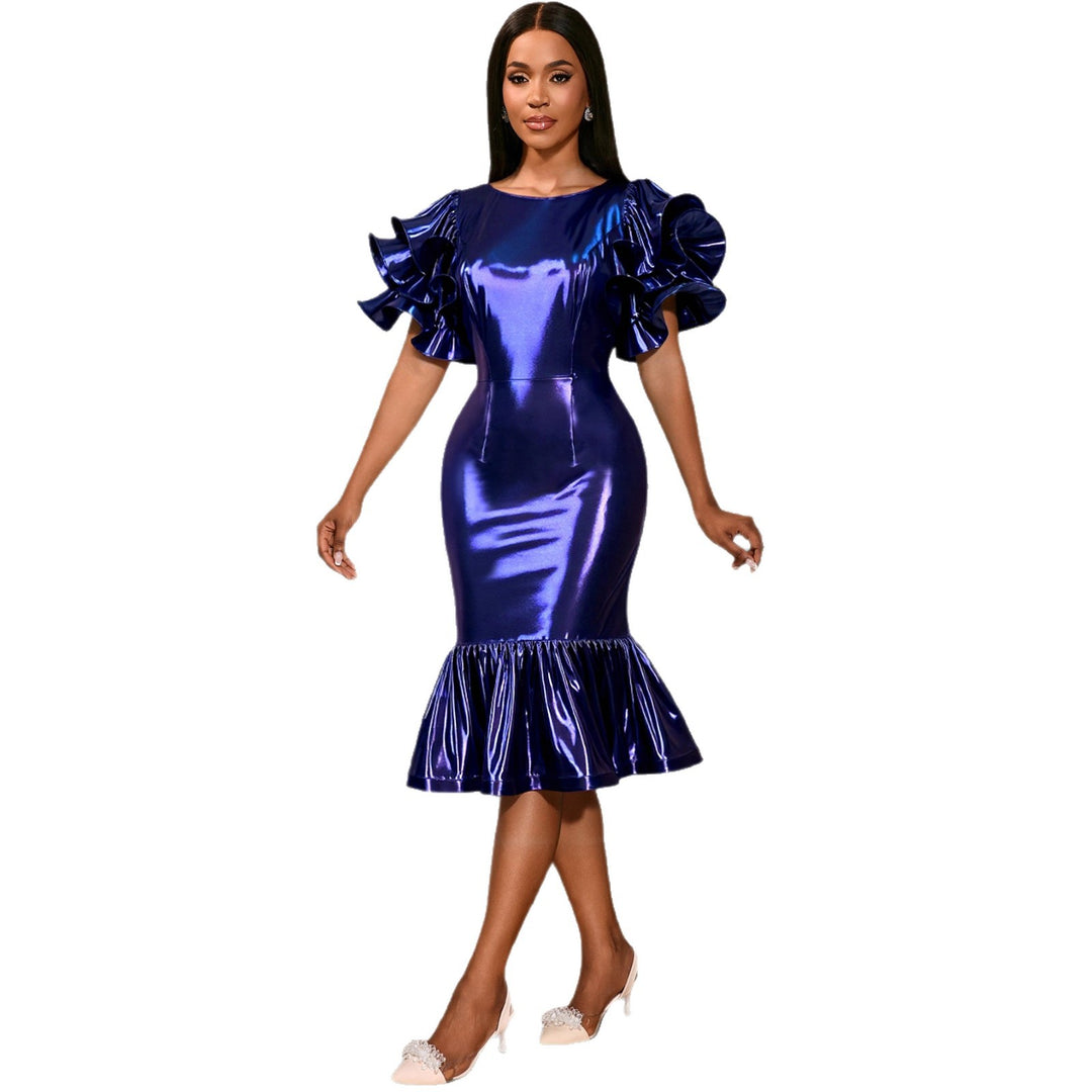 Damen Glamouröses Abendkleid mit voluminösen Rüschenschultern Echo Archiv