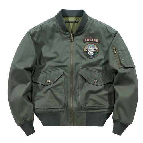 Herren Kurzgeschnittener Piloten-Bomber mit Utility-Taschen und gestickten Patches Echoarchiv